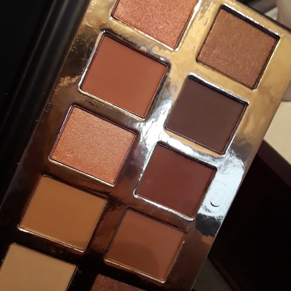Crown Brush Fuego eyeshadow palette